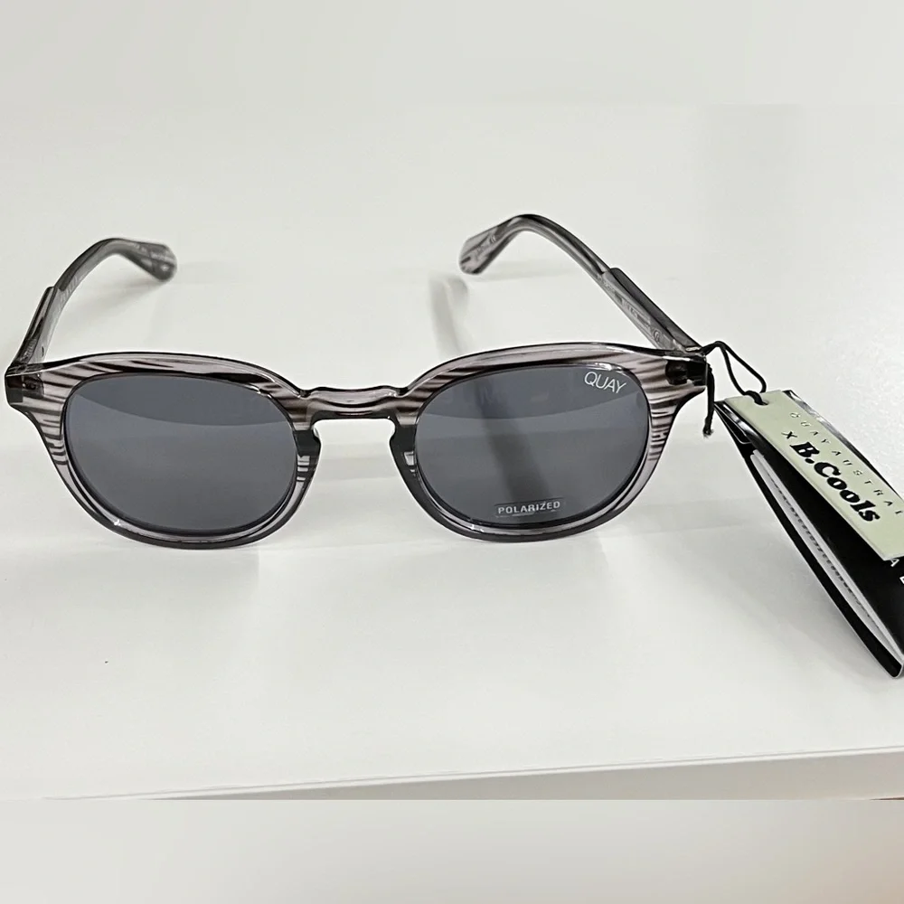 Quay Australia Walk On Sunglasses - Grey/Smoke